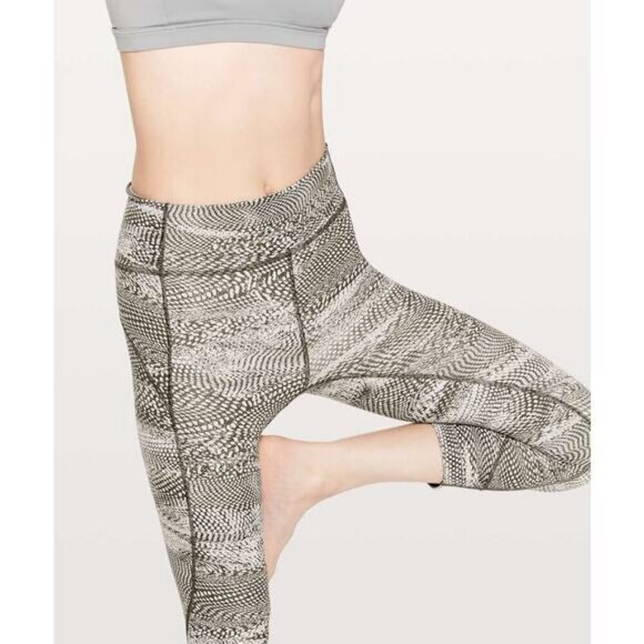 Lululemon In Movement Crop 19" In Swerve Vapor Metal Grey Size 4 - Picture 3 of 8